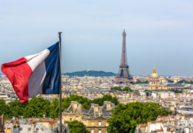 France recommends its citizens residing in Iran to “temporarily” leave the country.